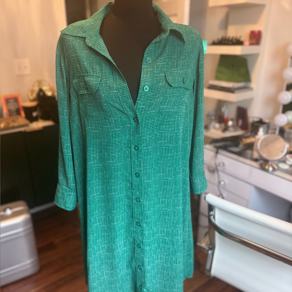 CAbi dress perfect for office. Super comfortable. L